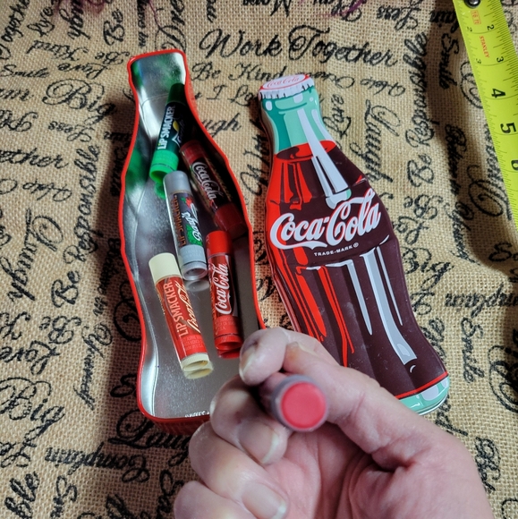Gently used lip smacker coca cola tin comes with 6 lip gloss - Picture 5 of 7